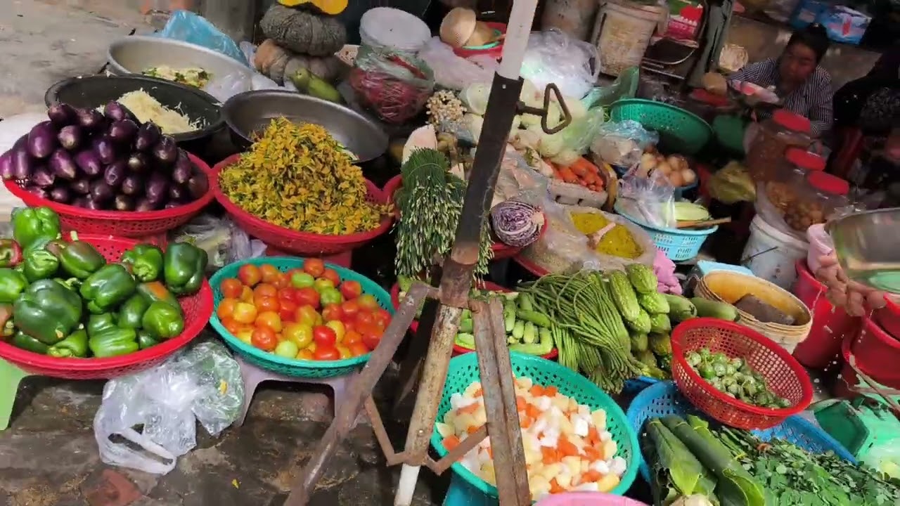 Dive into the Amazing universe: between bursts of exotic fruits, scents of street @FoodStoryMv 