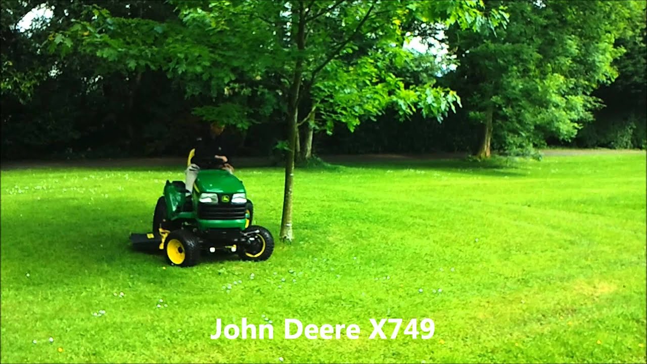 John Deere X749