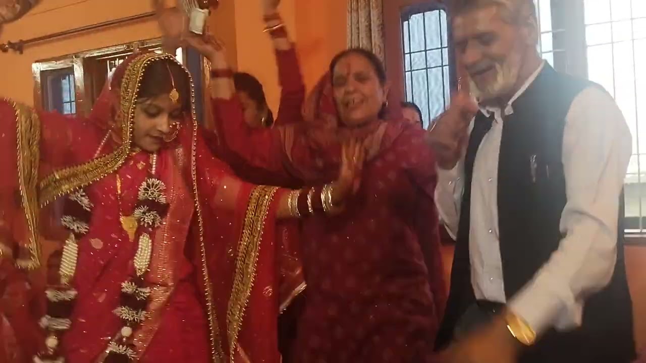 मधुवन कुटिया पाणी ओ जोगी बणी जाणा पहाड़ी गिद्धा विडियो को लाइक शेयर कमेंट और सब्सक्राइब जरूर करें