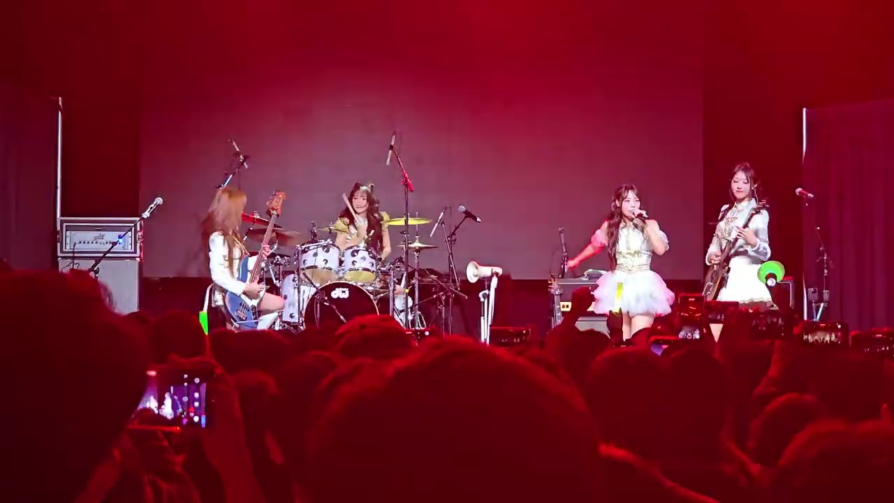251112 QWER (최애의 아이들) T.B.H | ROCKNATION | Houston