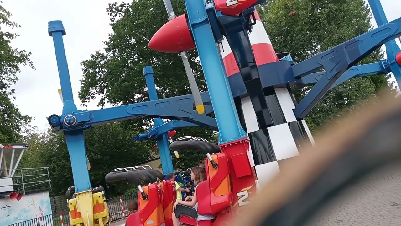 Drayton manor theme park adventure cove air race at Drayton manor theme park adventure cove