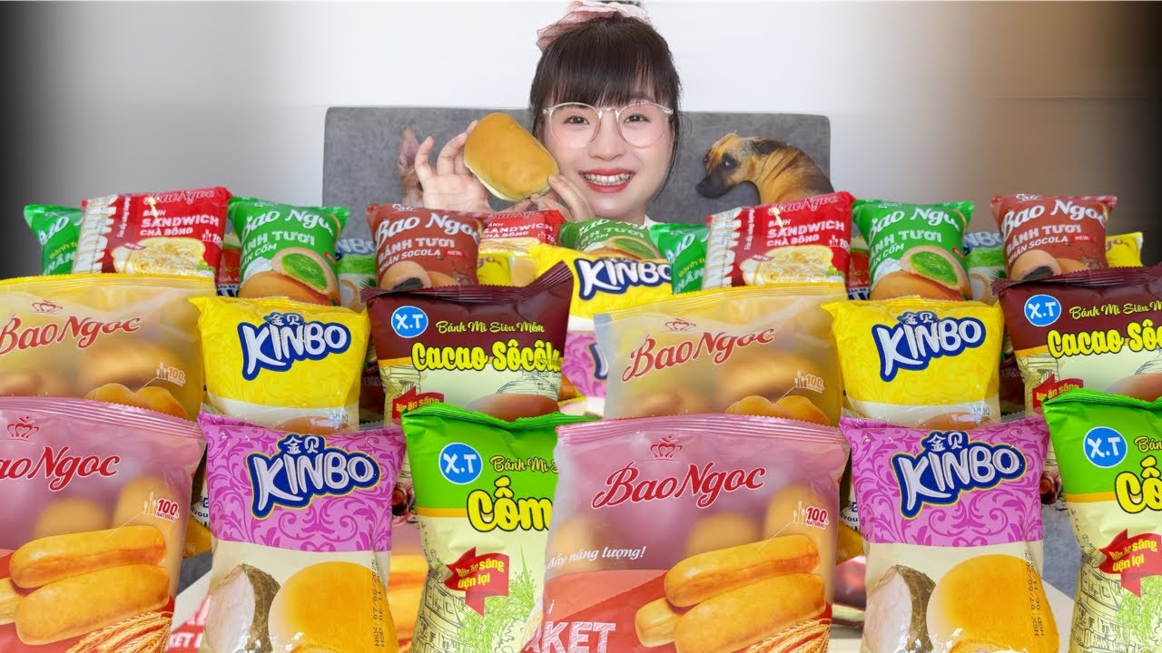 Mukbang Nhiều Loại Bánh Mì Việt Nam Ở Cửa Hàng Tiện Lợi