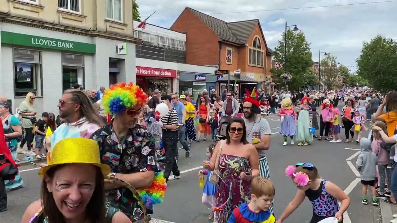 ForFleetsSake.co.uk - Fleet Hampshire Carnival Parade 2022