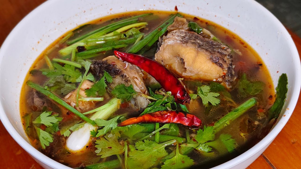 กินข้าวต้มยำปลาช่อนนาทอดกันครับ
