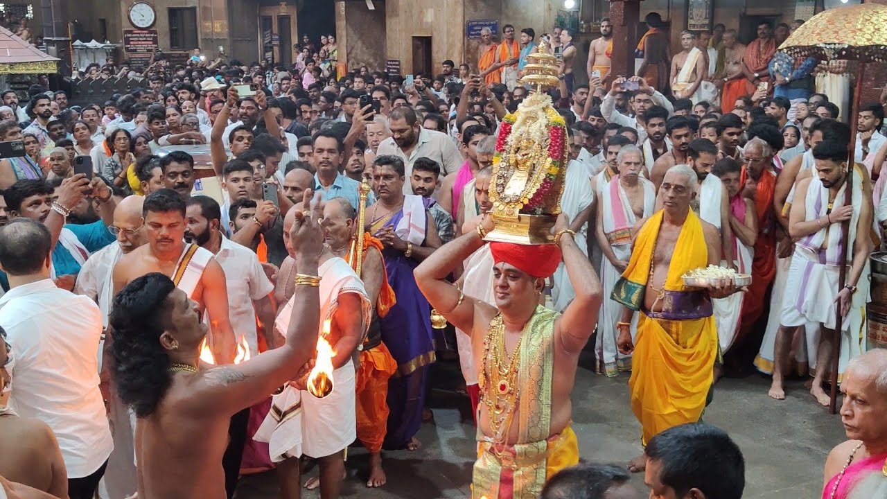 ಧ್ವಜಾರೋಹಣ, ಕಟೀಲು ದೇವಿ ಹಾಗೂ ತಿಬಾರ್ ಕೊಡಮಣಿತ್ತಾಯ ದೈವದ ಭೇಟಿ 🙏 #kateeludevi #kodamanithayadaiva #kateel