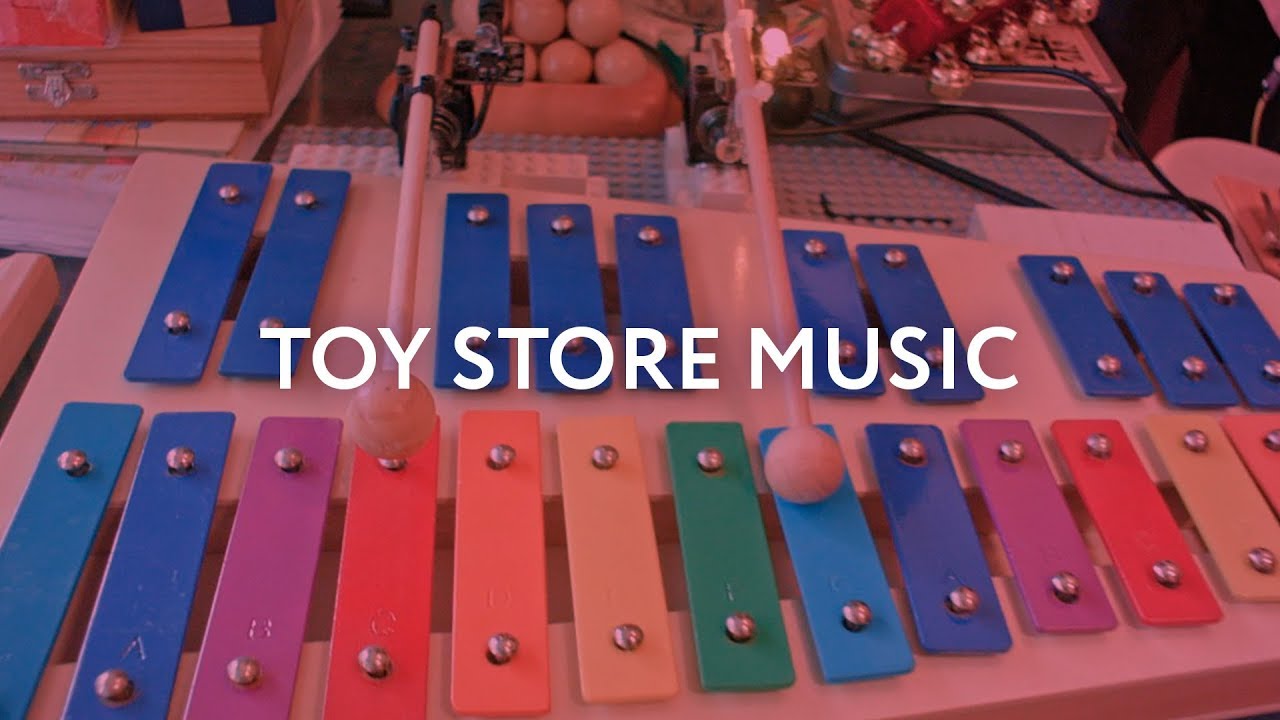 Музыкальный перформанс в магазине игрушек с Playtronica и Dada Machines