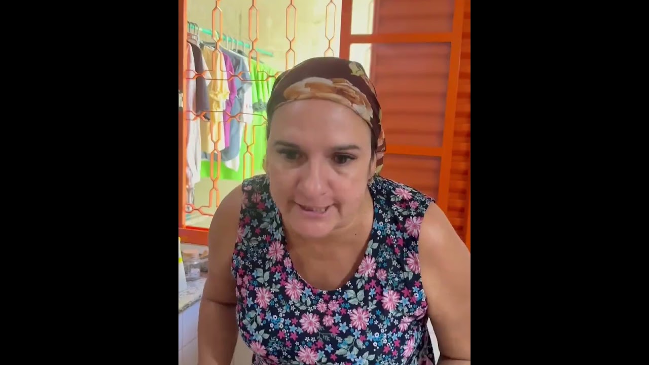 Ela dá comida para o filho e para o neto ele só dava as sobras....a vida lhe ensinou...