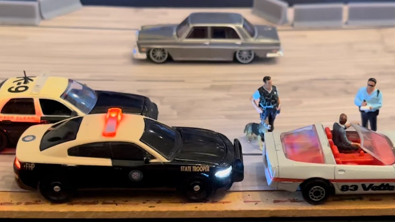 1/64 Greenlight police vehicles with LED lights ￼ (I’m the highway patrol￼)￼