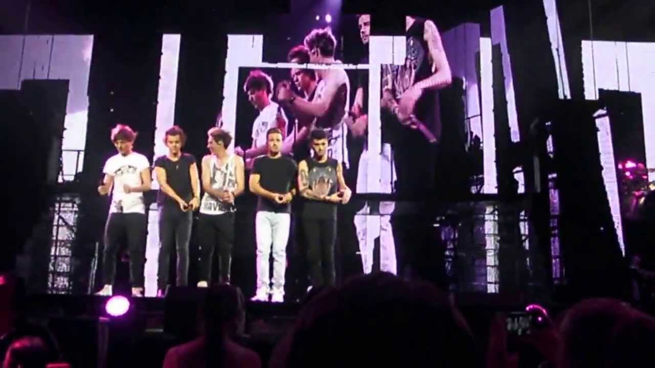 Live While We're Young | One Direction | 6.10.13 coles winners :) | Take Me Home Sydney