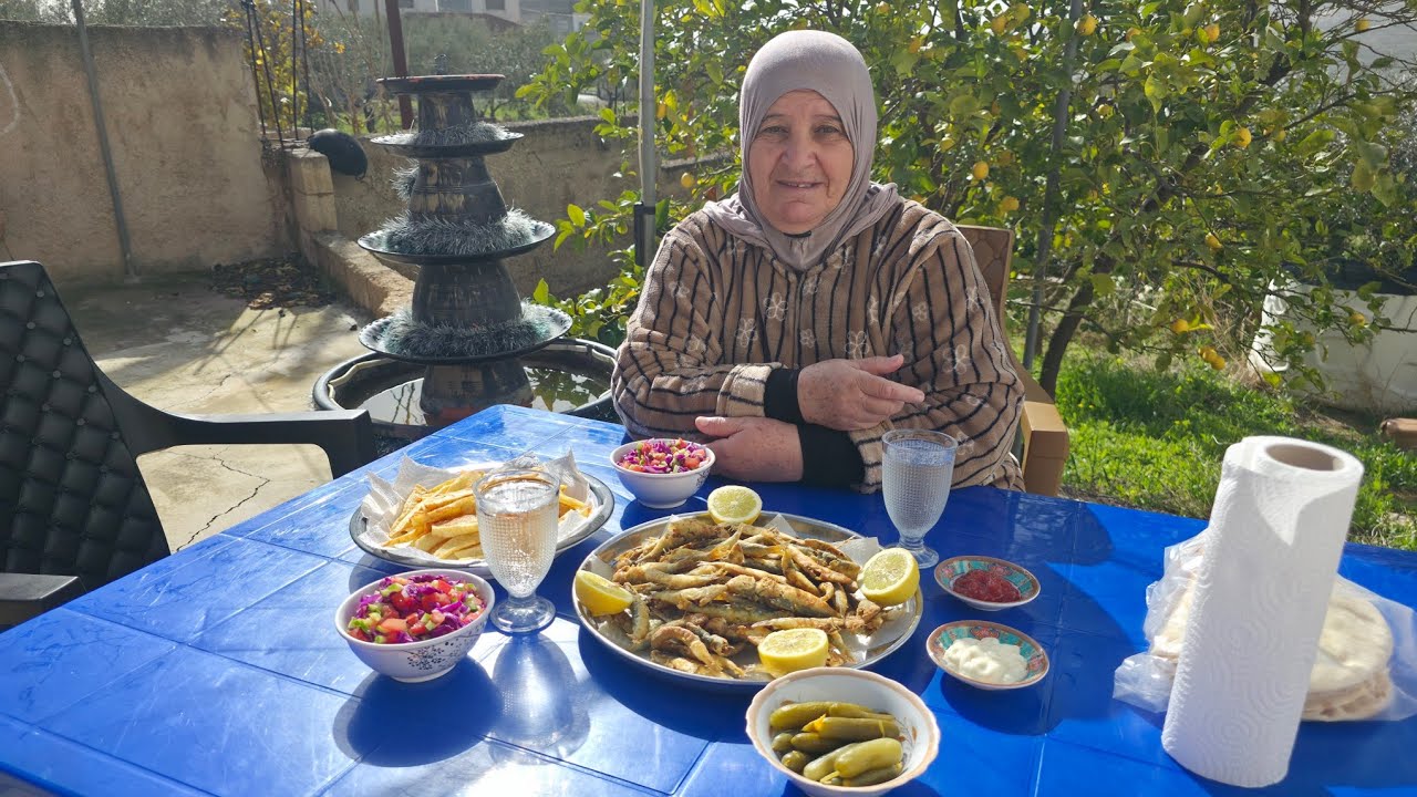 اطيب غداء بهيك اجواء🌞🌱 سمك السردين المقلي🦈 والبطاطا المقليه🍟 اكله طيبه وشهيه😋😘