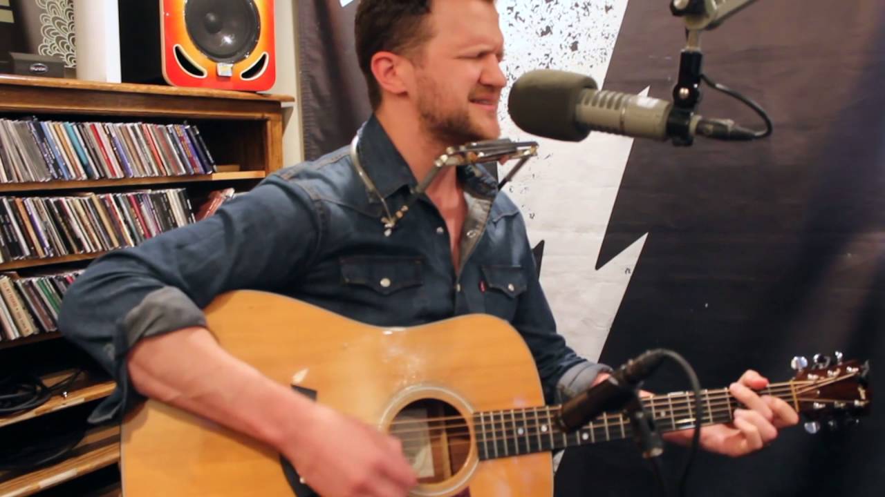 Michael Logen - Looking for Love - Live at Lightning 100 powered by ONErpm.com