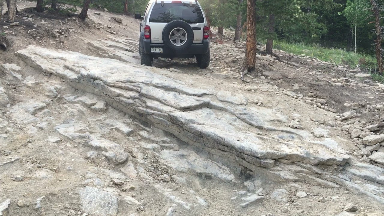 Climbing the Step, Jeep Liberty KJ 4x4 Offroad