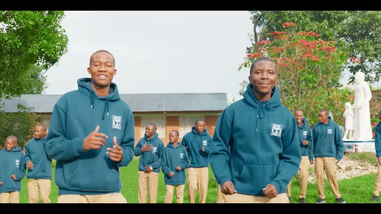 Nous t' offrons seigneur By Abbé SONDIRYA Performed by Chorale Saint Wenceslas APEFOC KANAMA