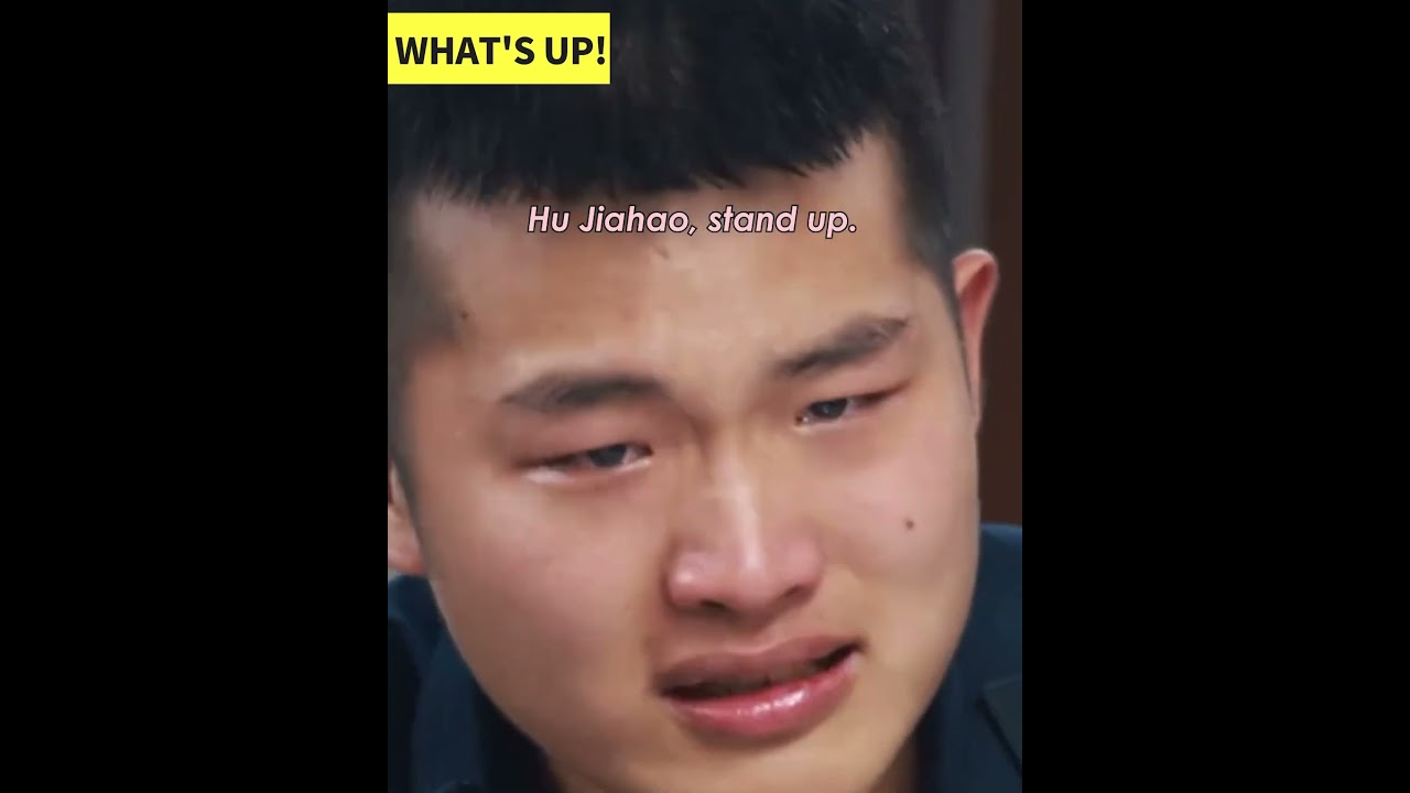 A soldier eats a dish cooked by his mother on the CNS Nanchang and bursts into tears.