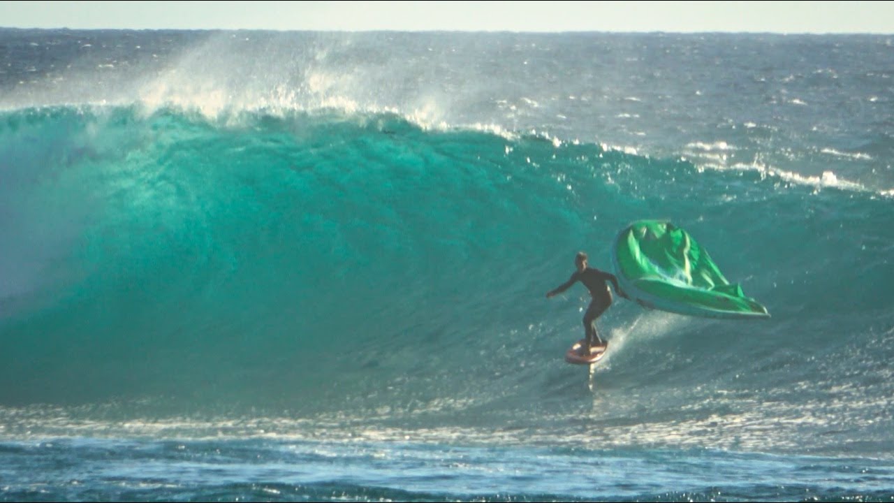 Ulric en solo dans du gros Saint-Leu | Wing Foil La Réunion