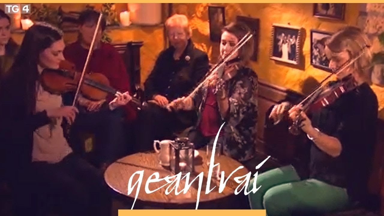 Zoe Conway, Lydia Warnock & Tara Breen | Caisleán Cionn Eitigh | Geantraí na Nollag 2013 | TG4