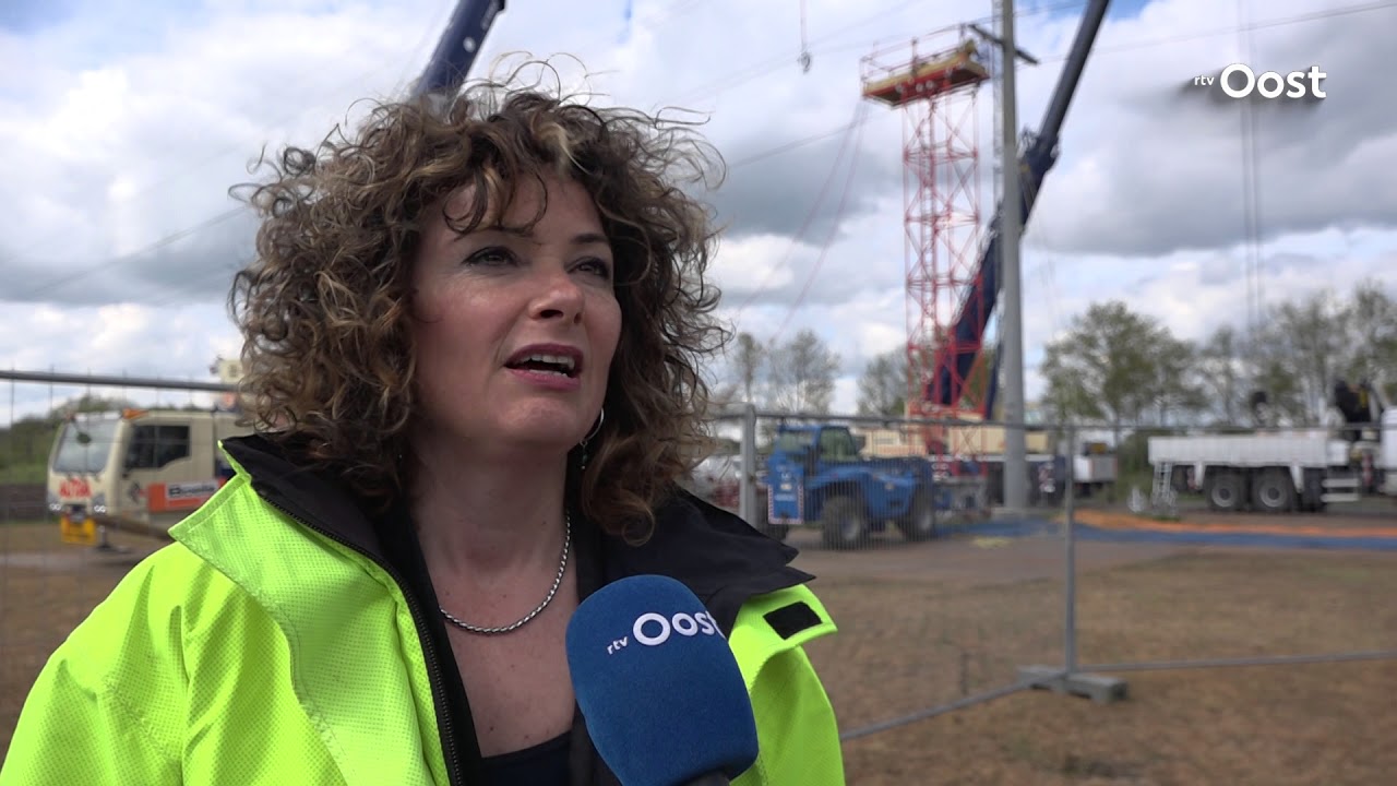 Werken op hoogte onder spanning: TenneT heeft primeur in Dedemsvaart