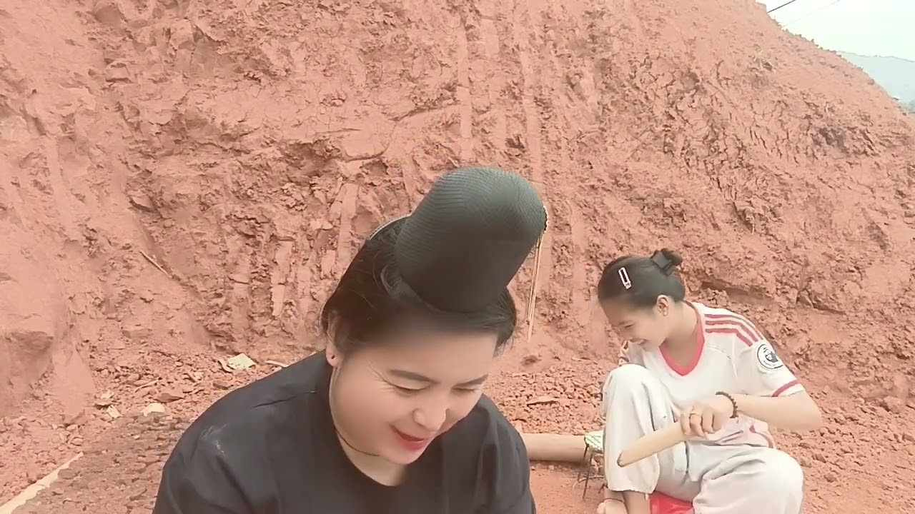 Ba mẹ con tập đóng bầu cà phê pi noong nha hua é nơ 🤣