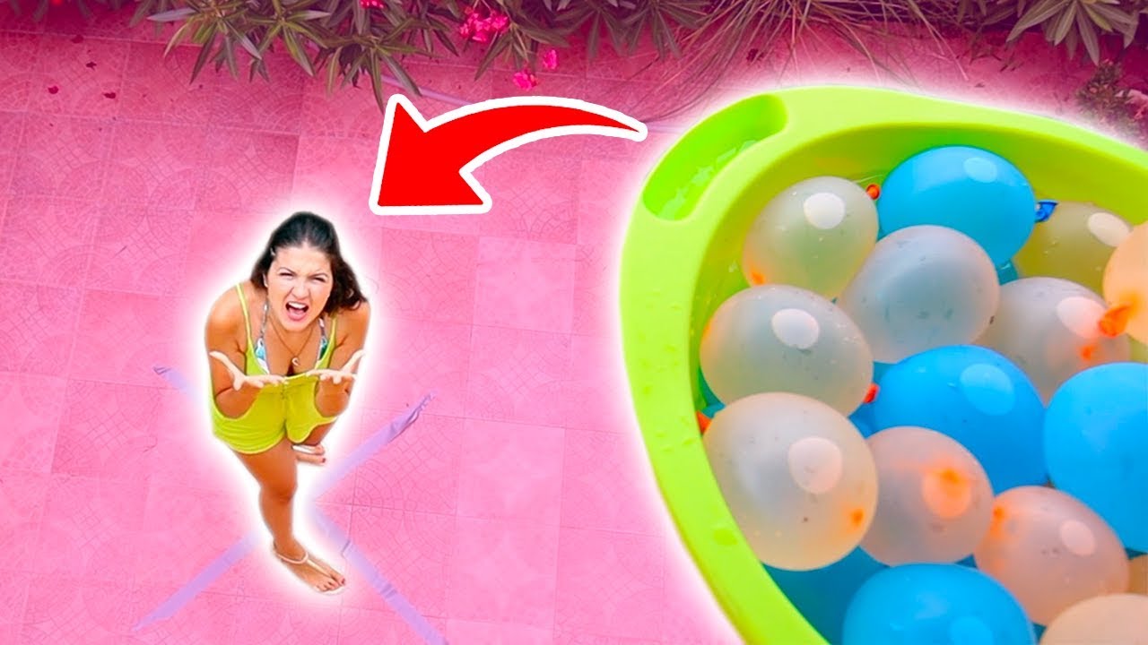 SCHERZO A SOFÌ: SECCHIATA DI PALLONCINI D'ACQUA!