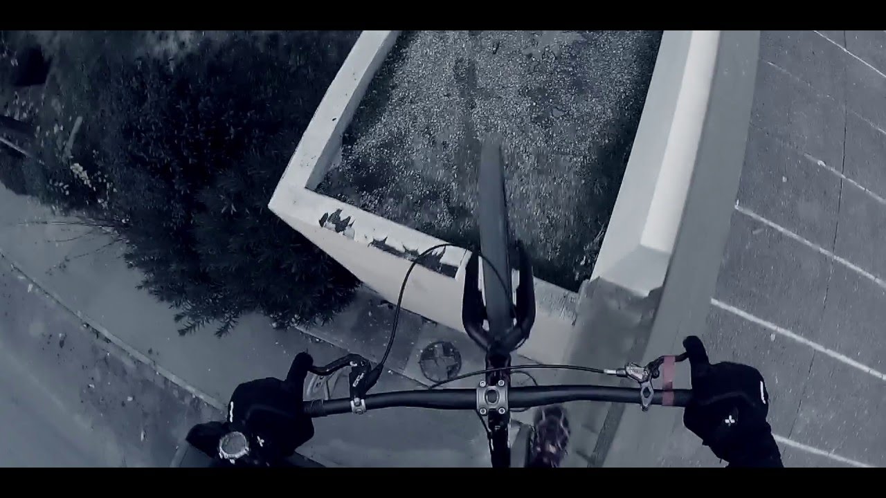 AWESOME RIDE - Street Trial / Th&eacute;au Court&egrave;s