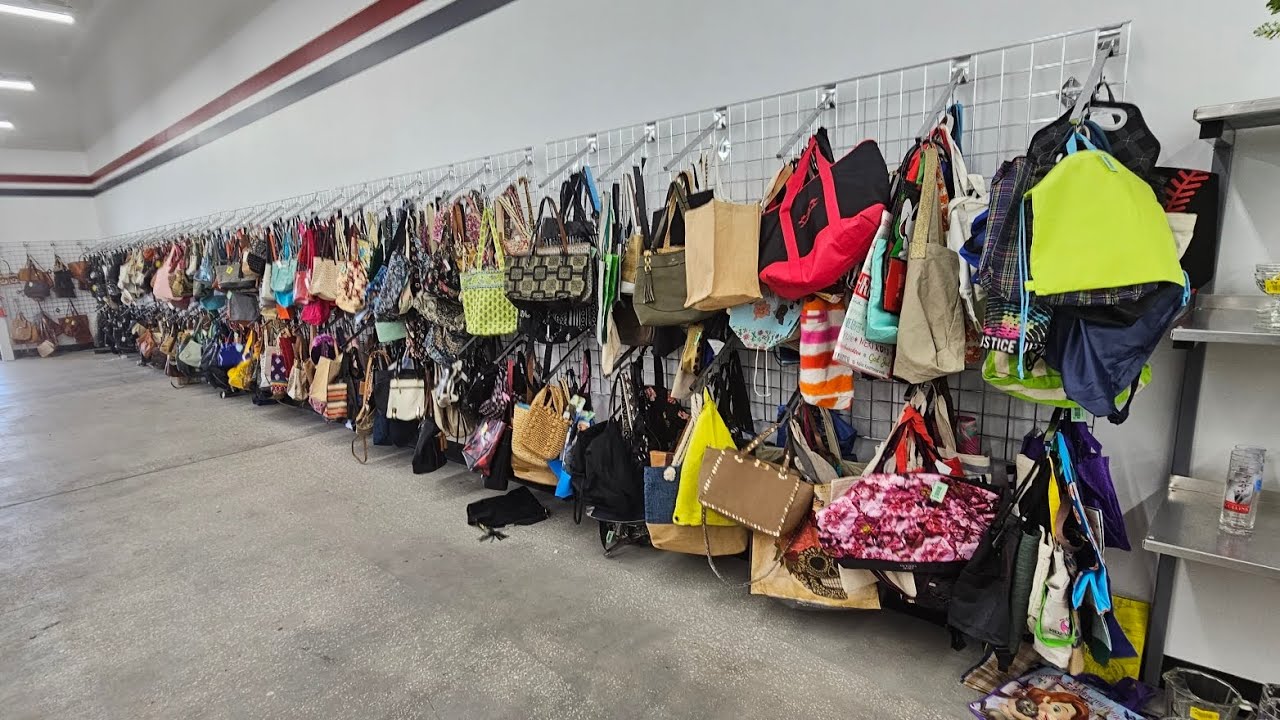 DESIGNER BAG HEAVEN! Red, White & Blue-Tampa, Florida! Thrift with me!