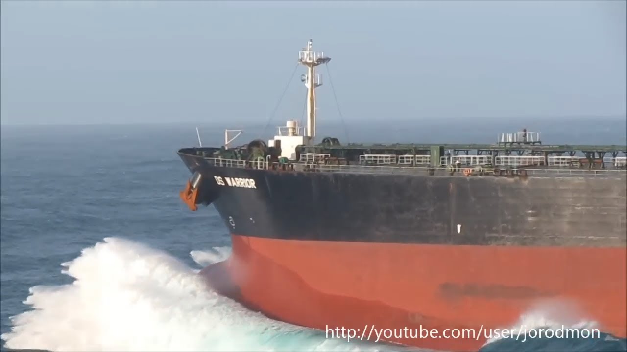 Kapal Tanker Minyak Raksasa dihantam Ombak Besar #ship #ships #shipping