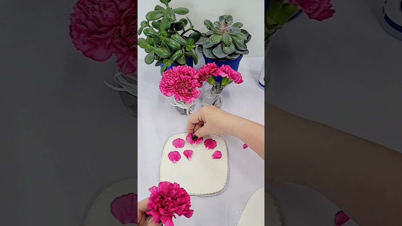 drying flowers in the microwave in less than 60 seconds #driedflowers #flowers