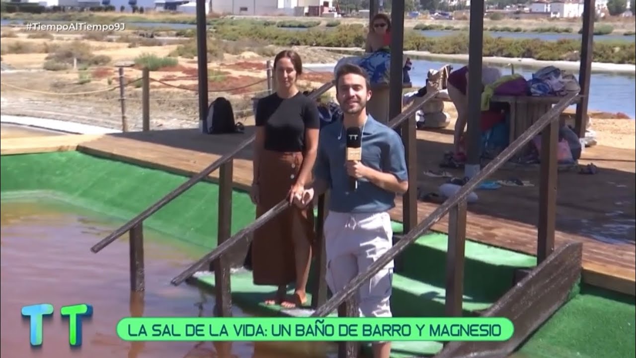 Baño de barro y magnesio en Isla Cristina (Huelva)