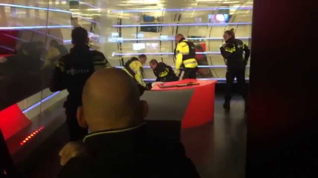 Arrestatie gewapende man in NOS-studio
