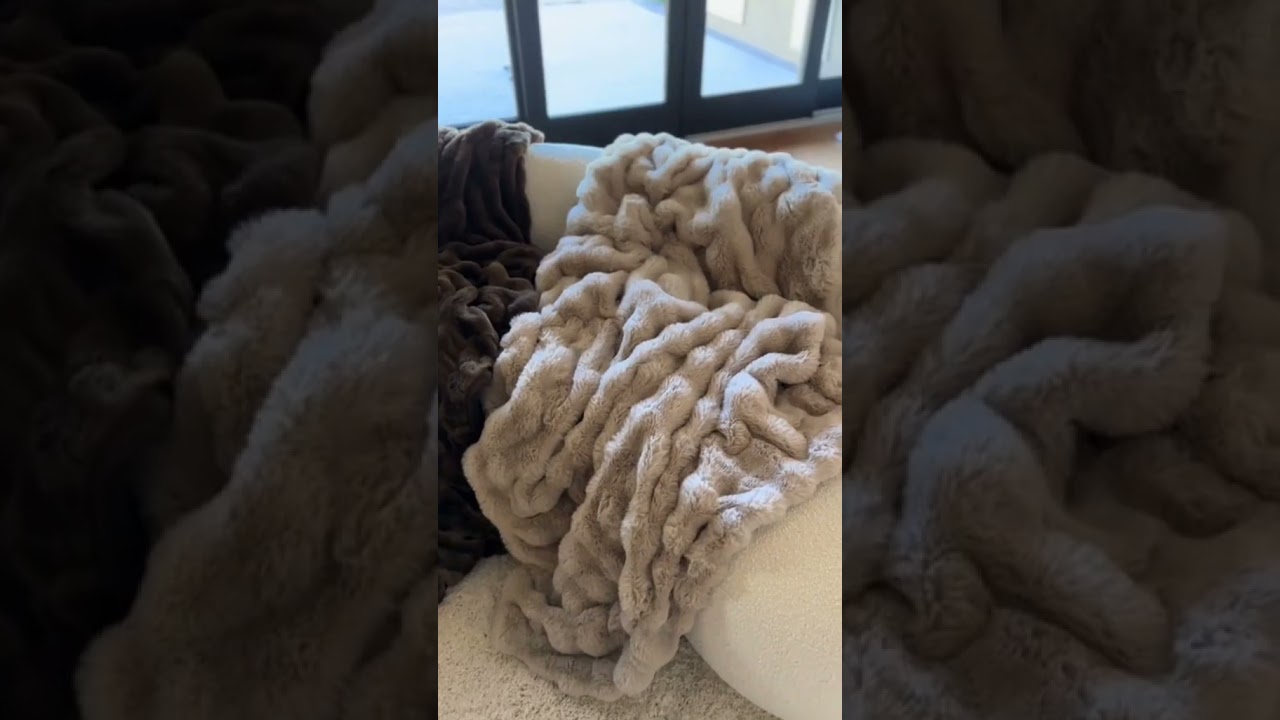 Super Soft Faux Fur Wave Throw in Beige 🧸 | Lilly & Lula