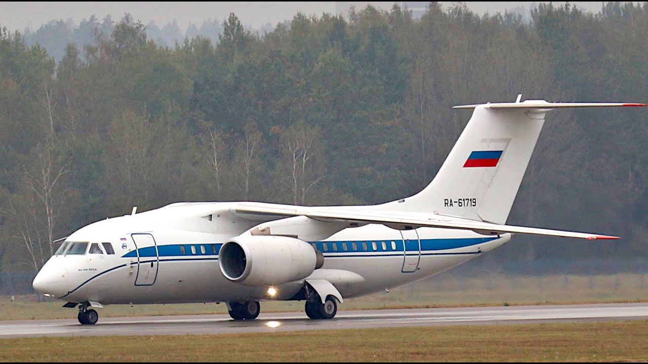 Российский Ан-148 Один из немногих оставшихся. Посадка с коротким реверсом.