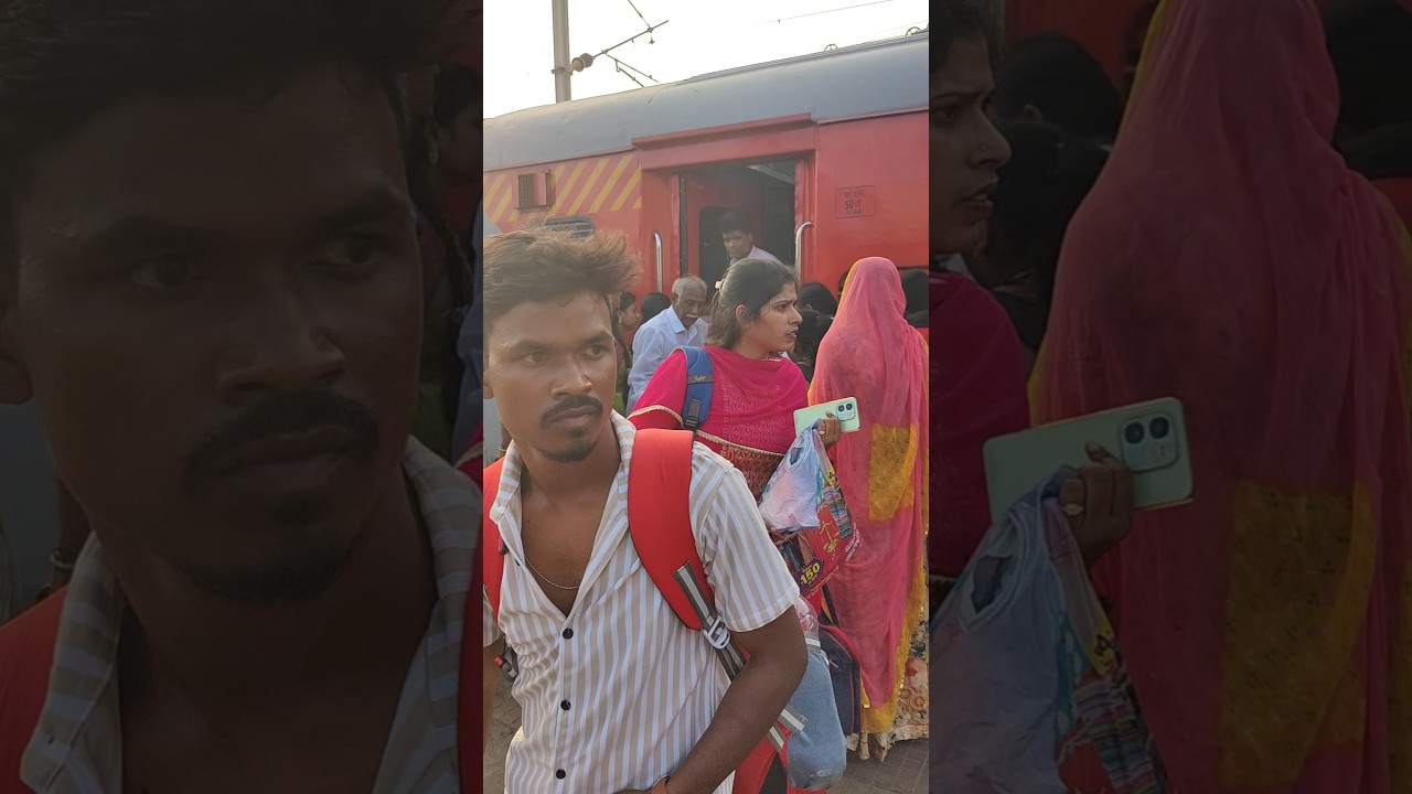 General Coach Passengers Landing in Train #shortsfeed #shorts