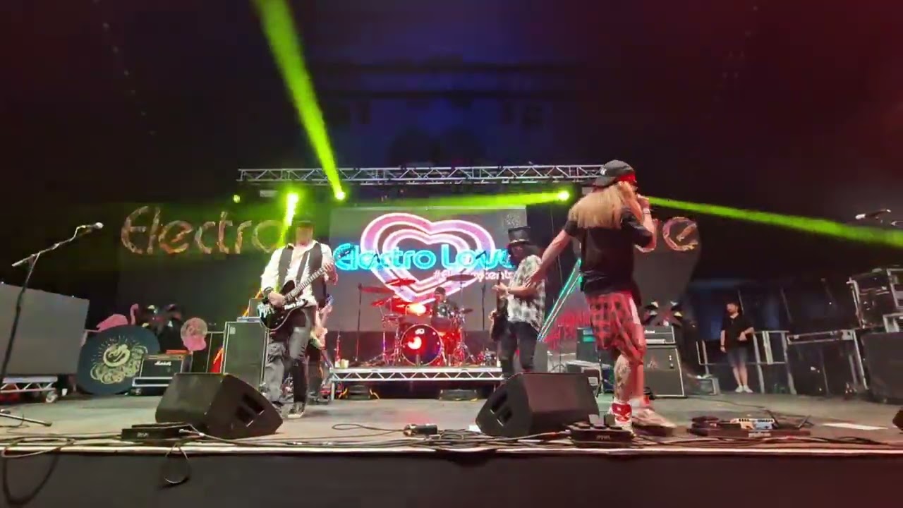 You Could Be Mine Live @ The Isle of Wight Festival by Guns Or Roses