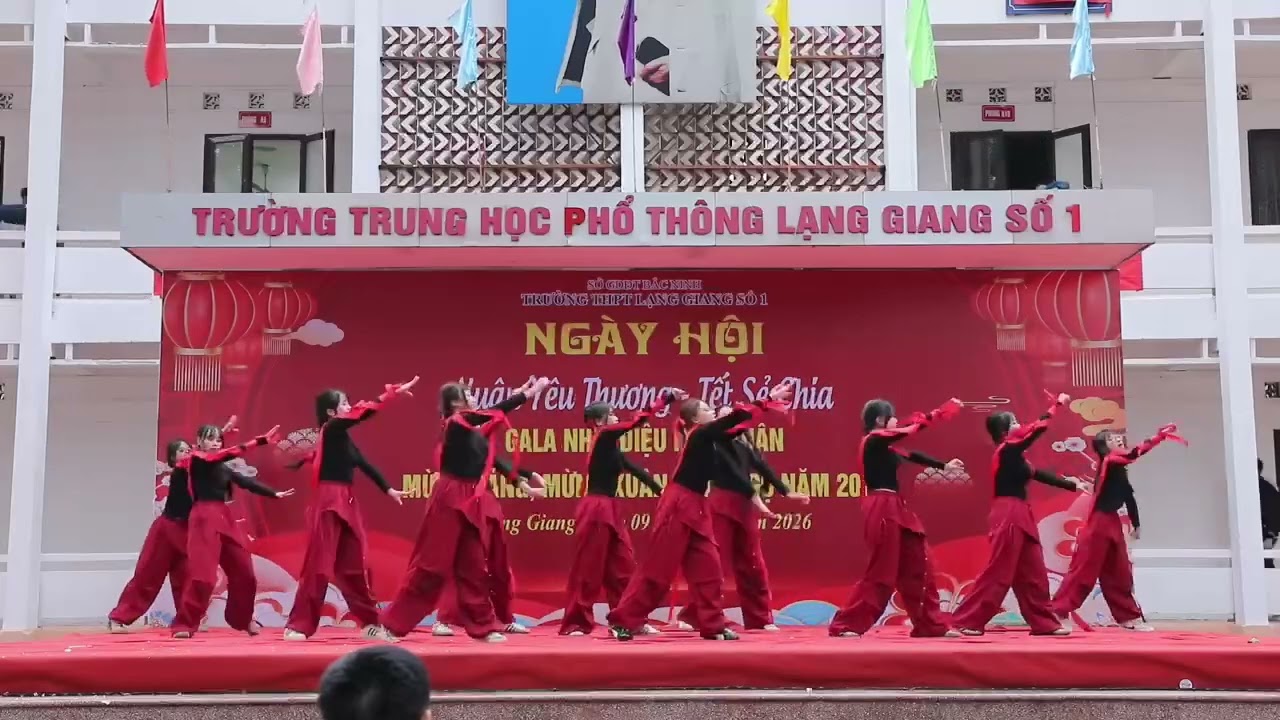 Bài nhảy của lớp chị Thảo