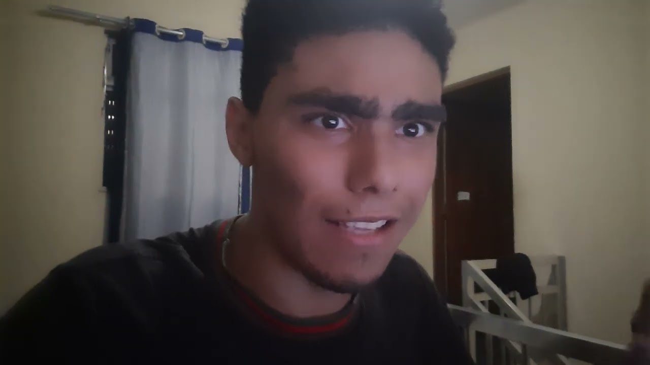 Enaldinho e sua base secreta numa escola 
