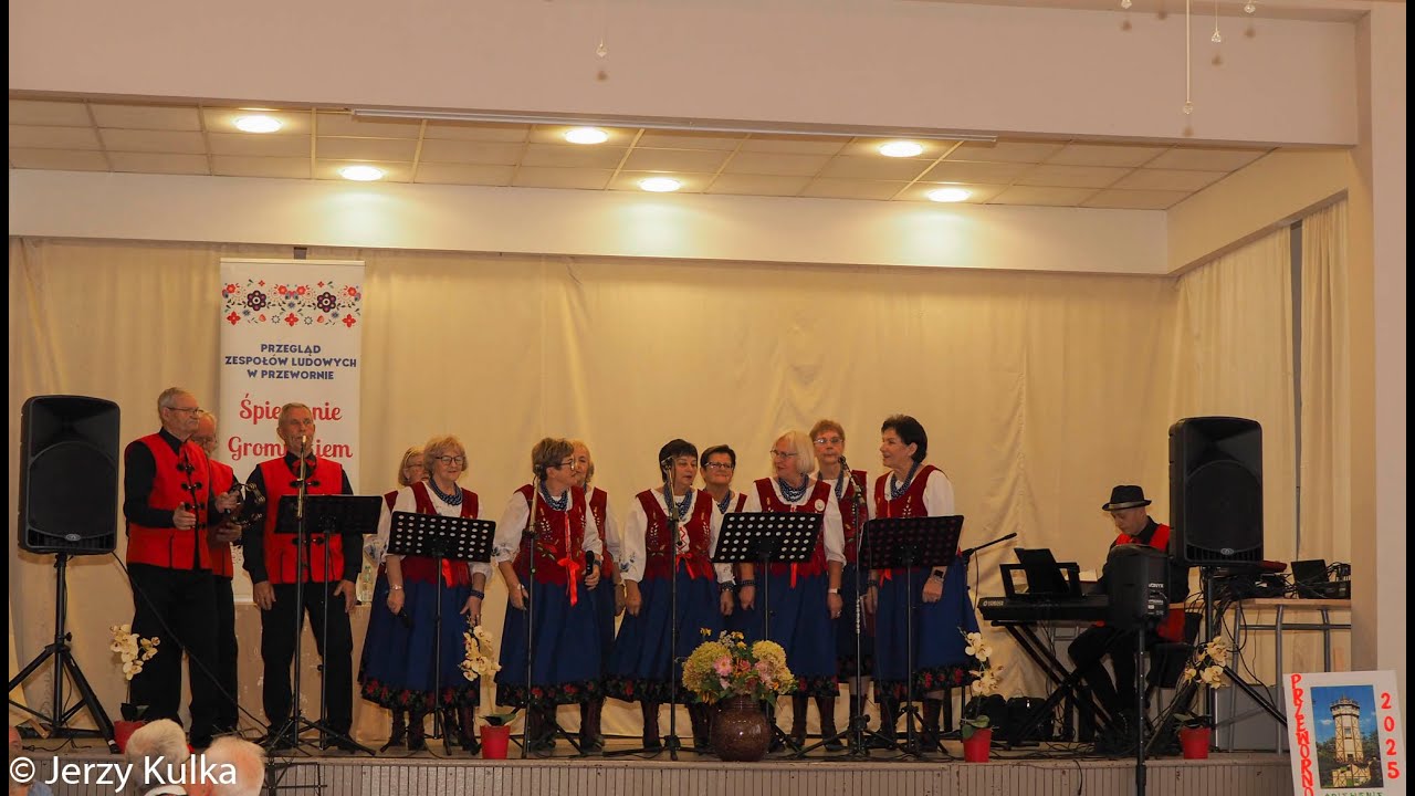 2025.10.11.  ŚPIEWANIE POD GROMNIKIEM  W PRZEWORNIE