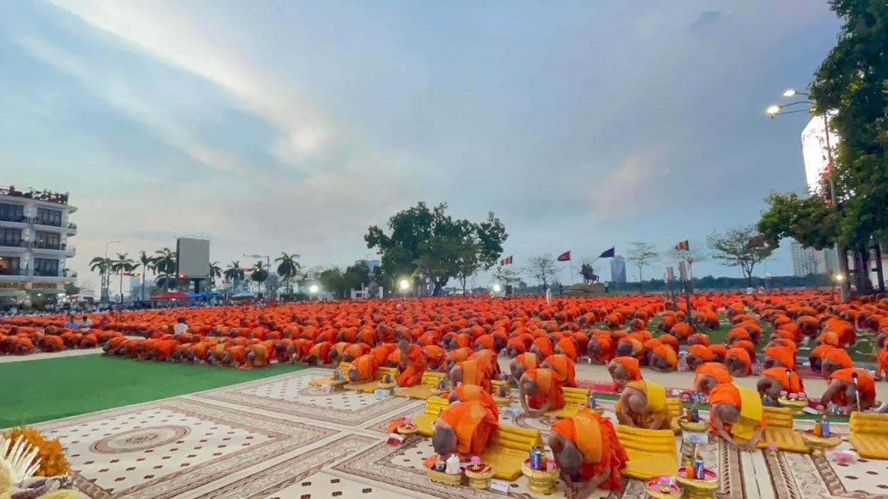 ព្រះរាជពិធីបុណ្យបដិបត្តិសមាធិ ព្រះសង្ឃចំនួន៥០០០អង្គ​ #វត្តបទុមវារី (ឃ្មួញ) | កូន នេន