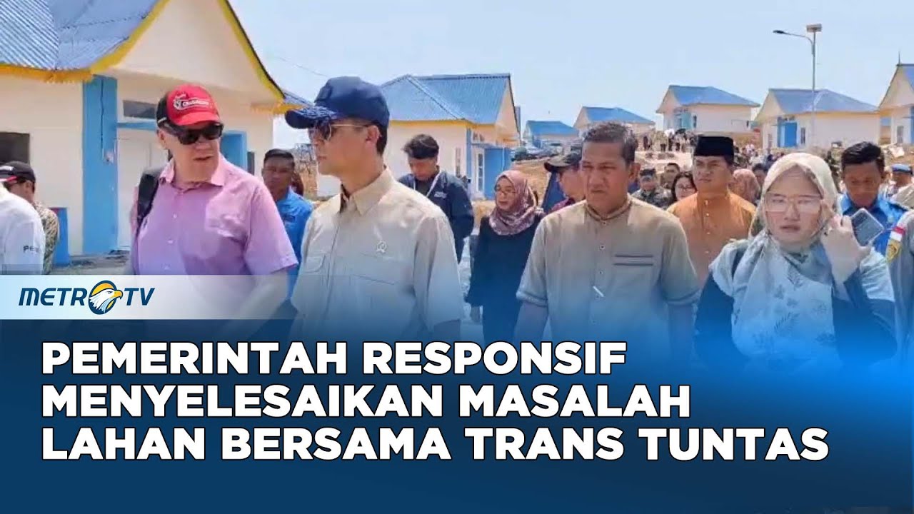 Menteri Transmigrasi Serahkan Sertifikat Hak Milik Warga Rempang