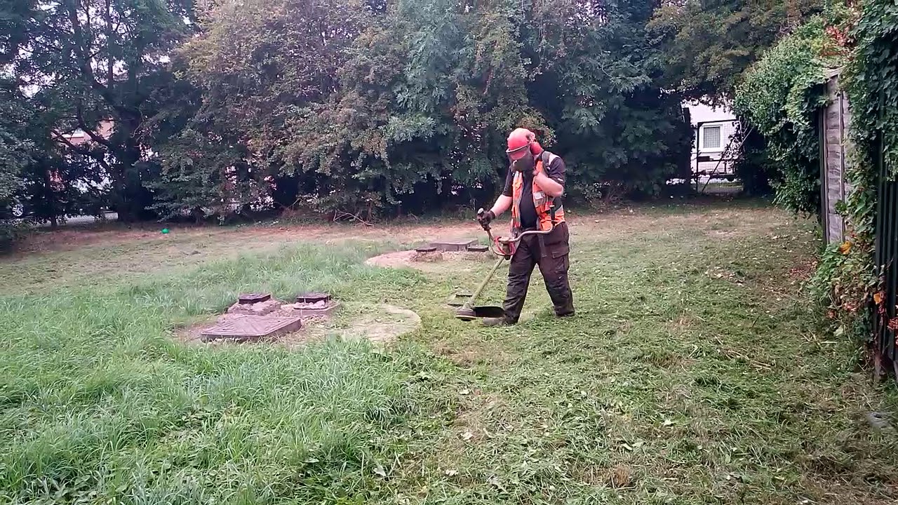 Possibly the best professional strimming you will ever see 🙊🙉🙈