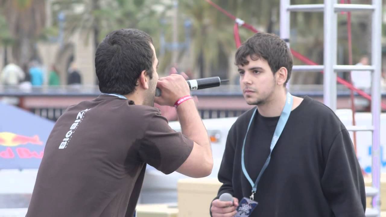 Soen vs Deskarte - Octavos - Barcelona - Red Bull Batalla de los Gallos 2014 (Oficial)