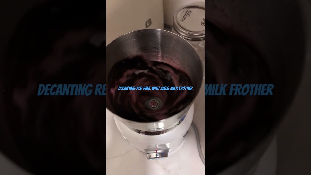 Red wine decanter Smeg milk frother
