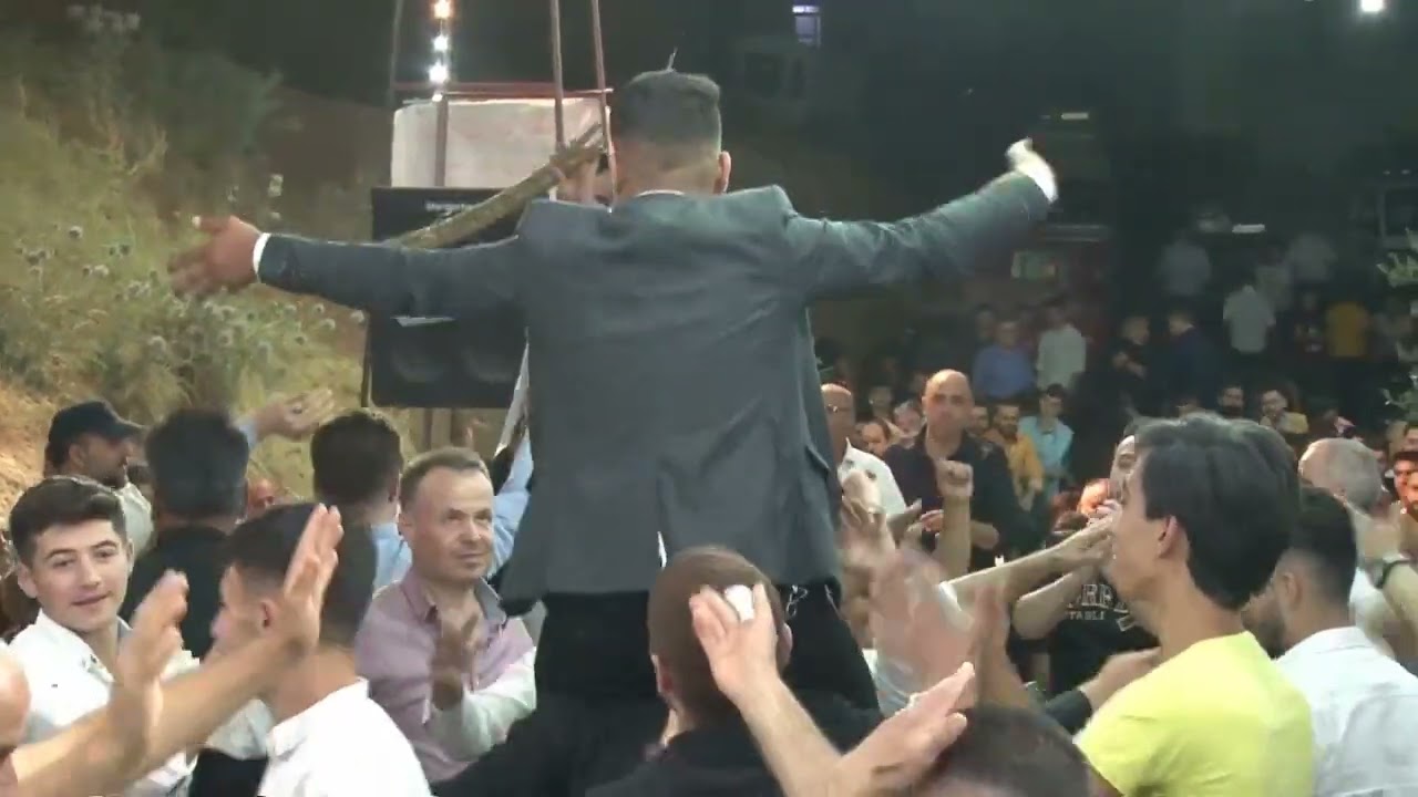 الشاعر فادي طحلة من أفراح ال زرزوربعين منين   مع المايسترو مرهف عبيد/٢٠٢٣/مع تحيات صوت الساهر