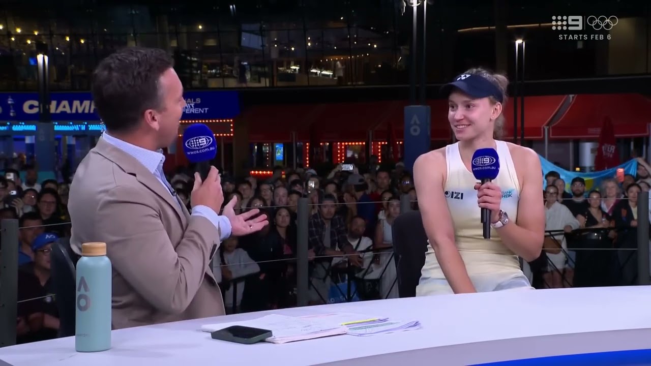 Елена Рыбакина интервью после победы на Australian Open. Множество Казахстанских флагов в студии. 