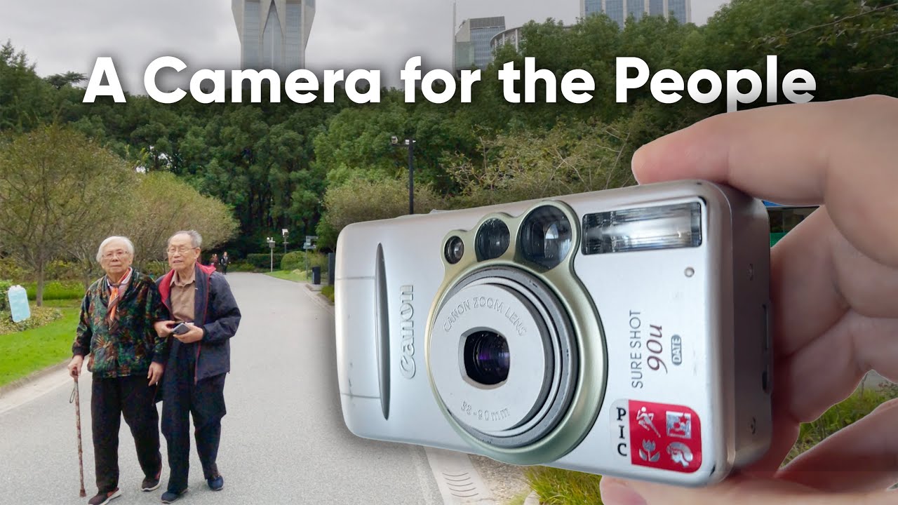 Фотоаппарат Canon Sure Shot 90u представлен в Народном парке в Шанхае.