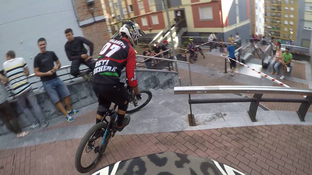 Ortuella off road descenso urbano nocturno con Olañeta