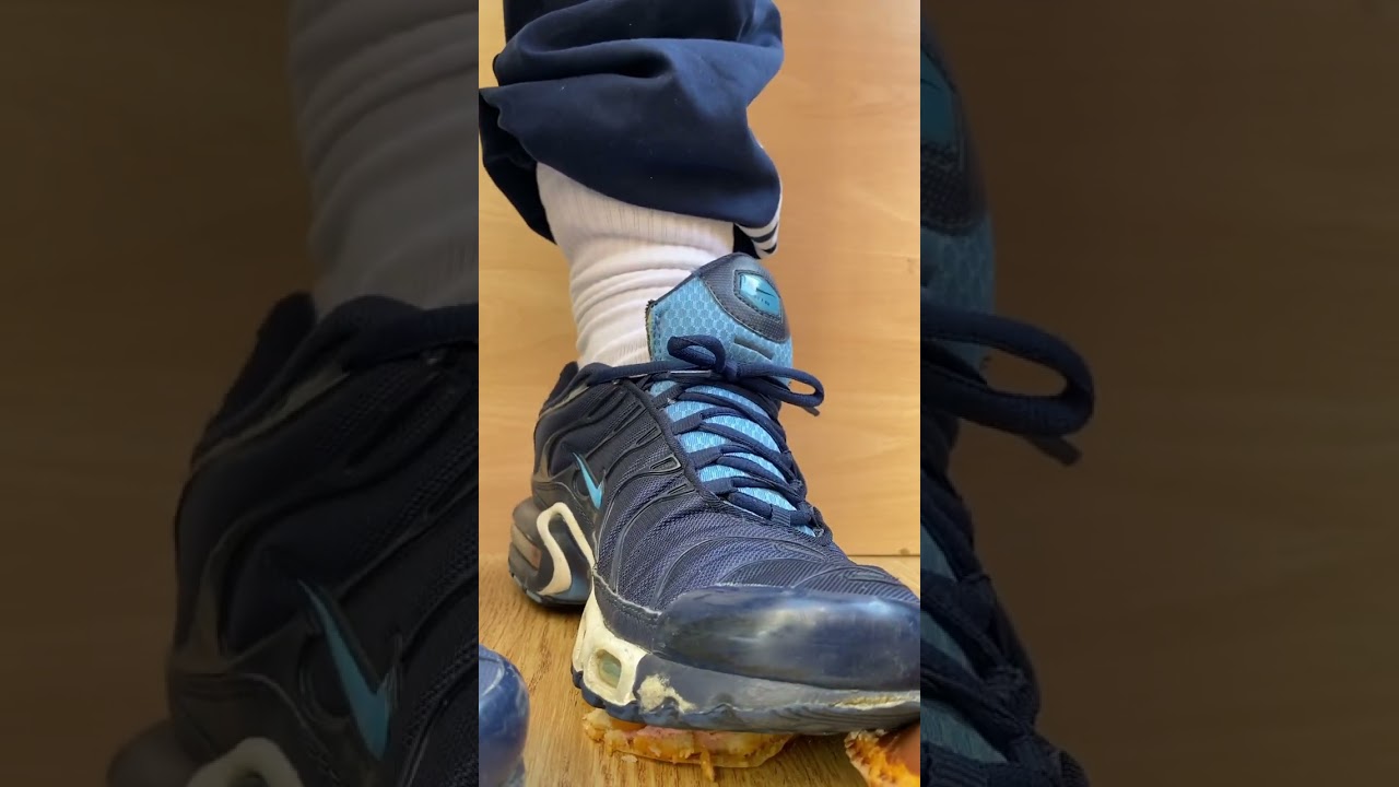 Nike TNs stomping on some buns #sneaker #nikeshoes #sneakerstrample #sneakerfetish