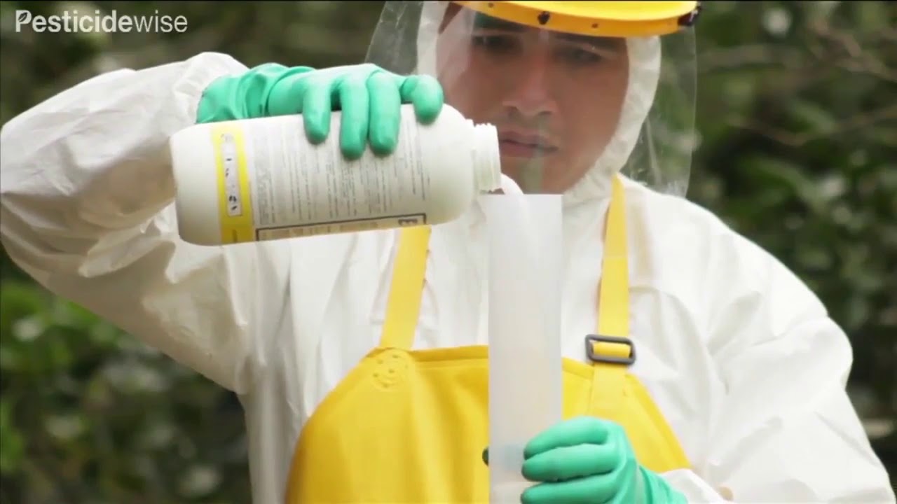Mélange de produits phytosanitaires en toute sécurité (Mixing pesticides safely)