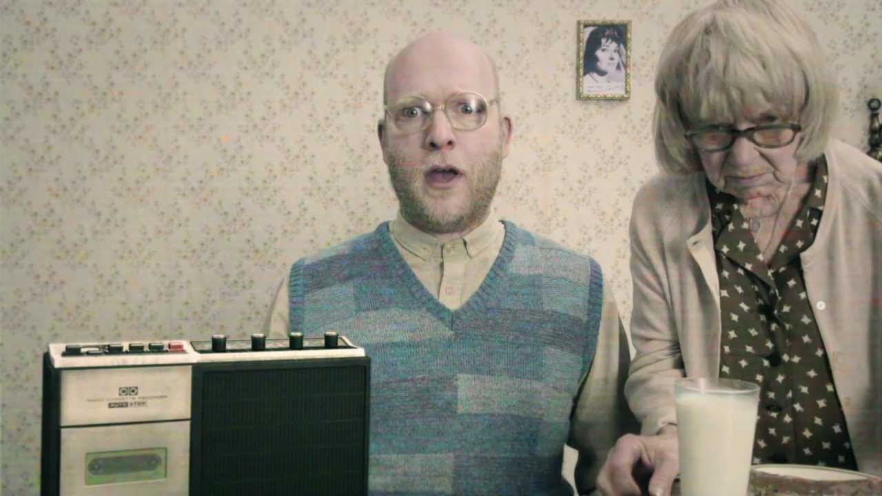 MeTube: August sings Carmen 'Habanera'