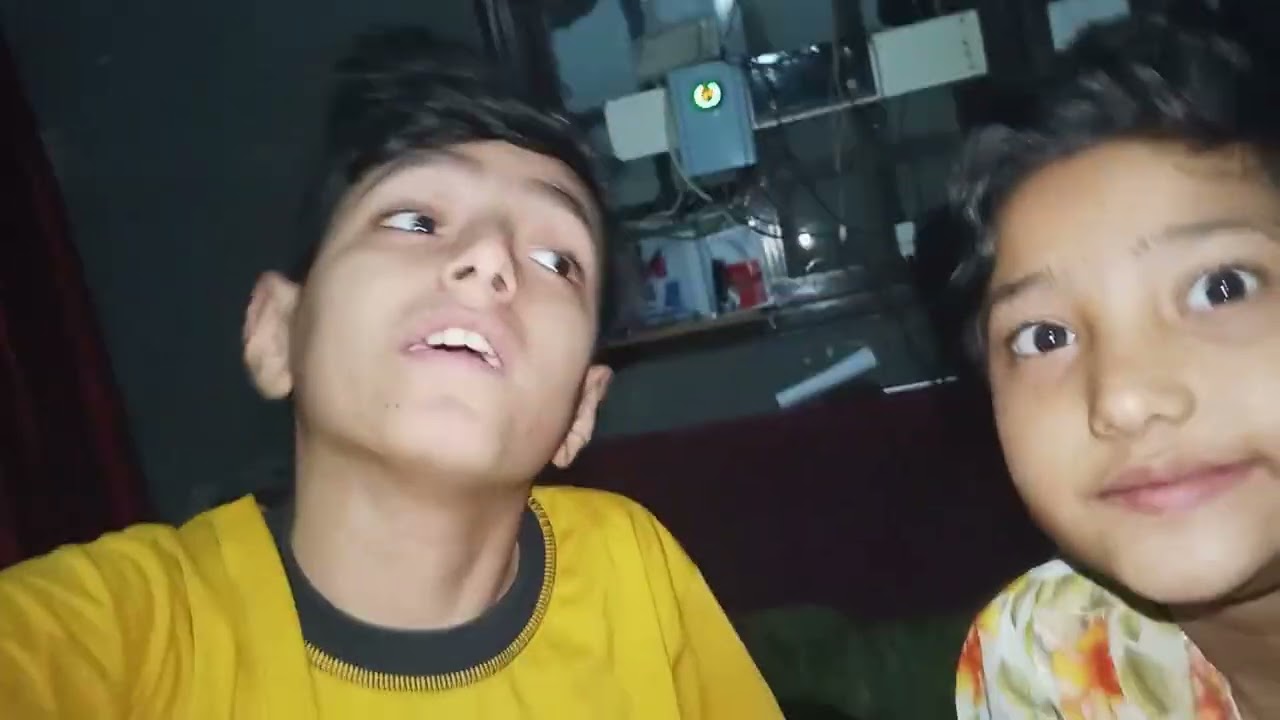 4 shayari Ayesha logon ne mere bolane Kari 