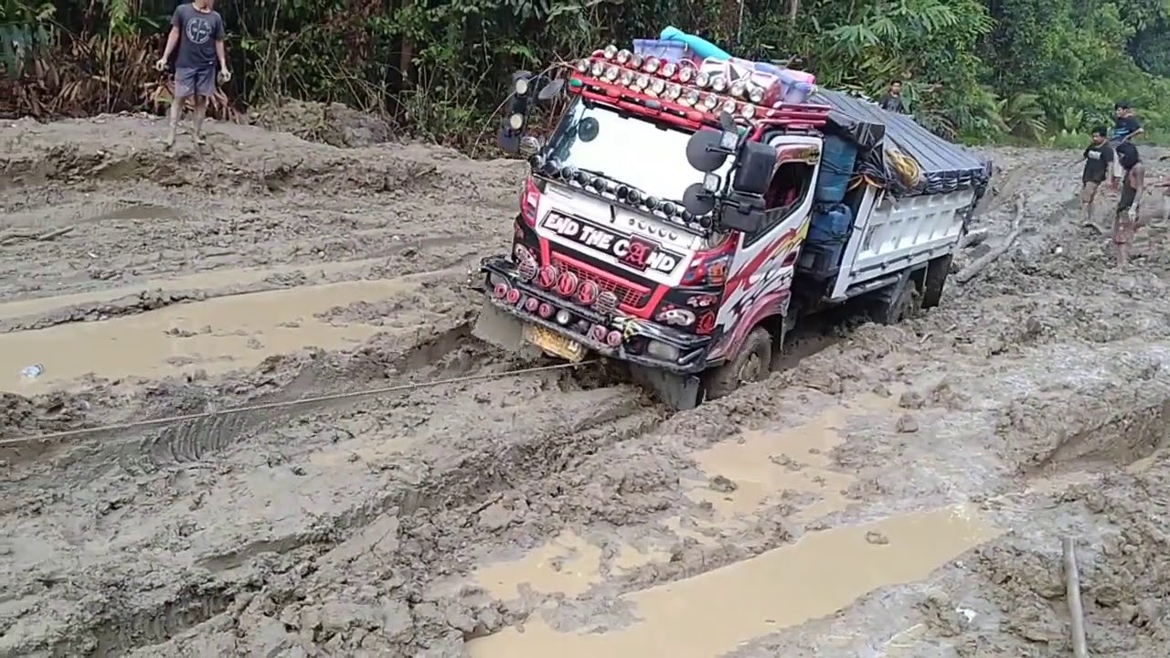 Akhirnya datang juga penolong di kubangan airu 3
